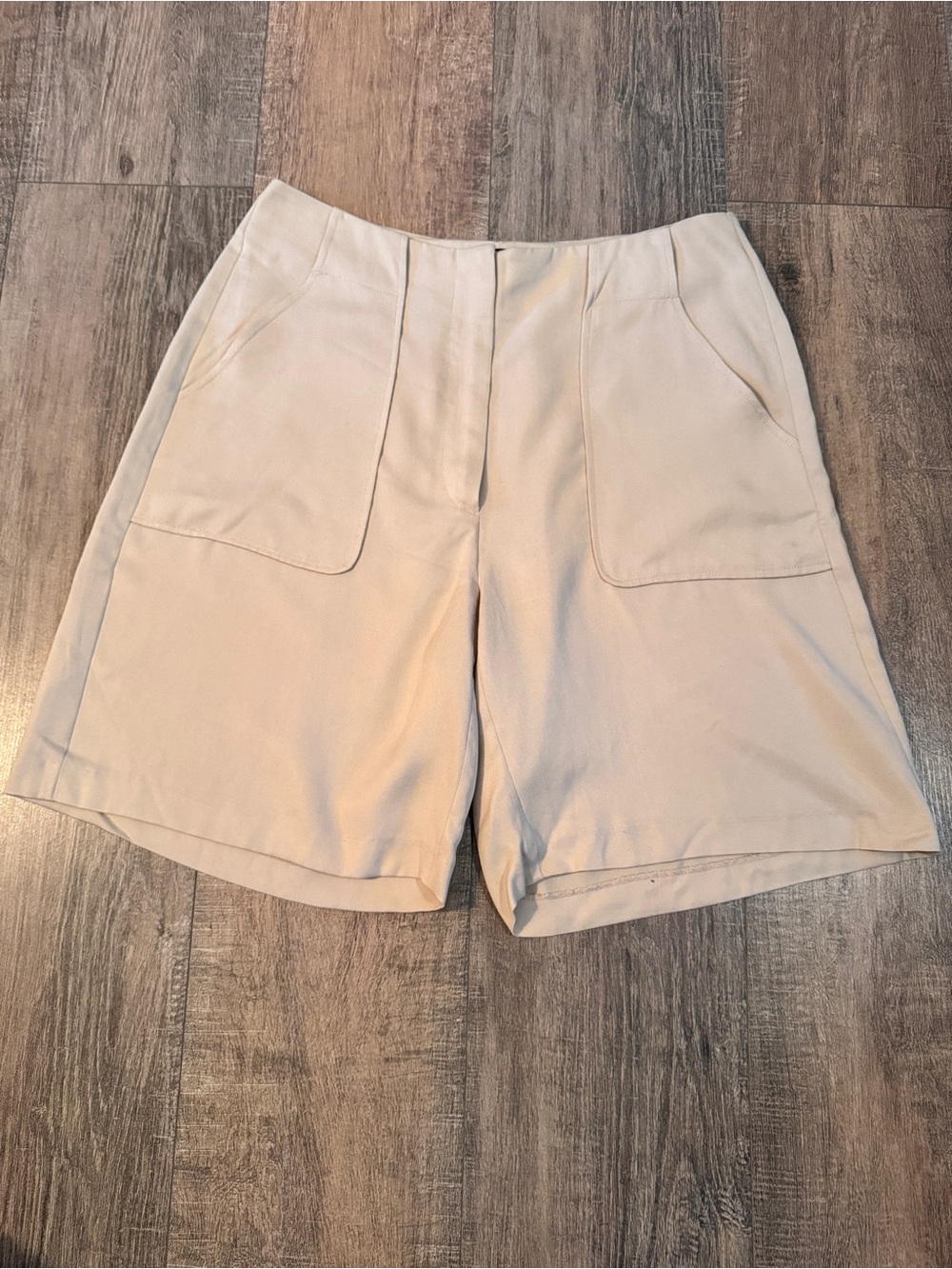 Sacoor Brothers Elegant Cream Bermuda Shorts | Size 40 (EU)